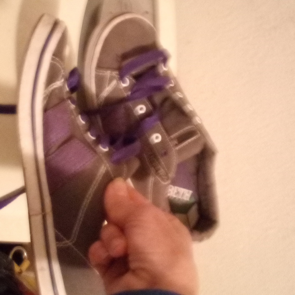 COMFORTABLE SHOES